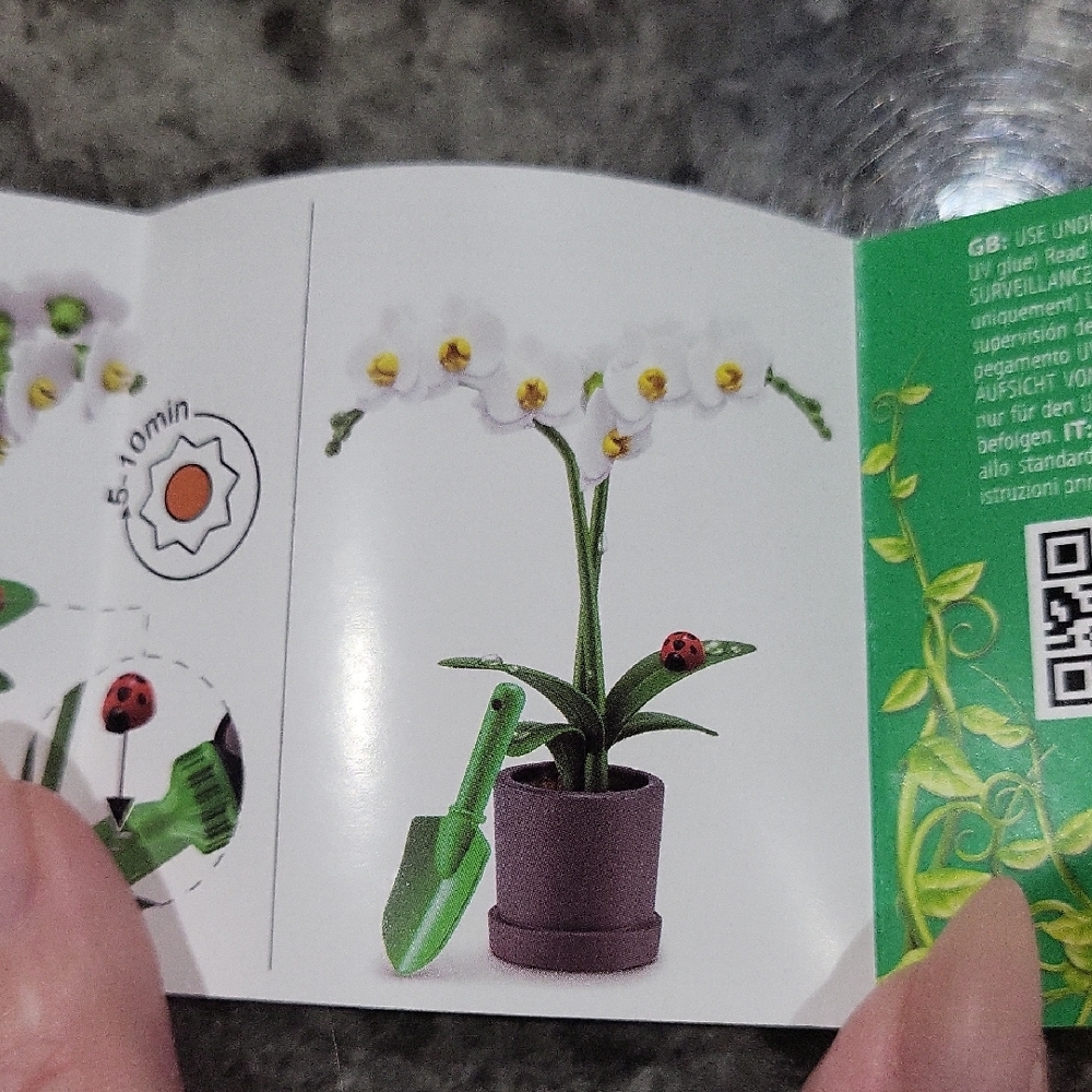 Zuru Mini Brands Create Garden